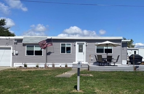 New Bedford Casa | Quaint 1 Bed 1 bath private beach home. Long term renters welcome for winter!