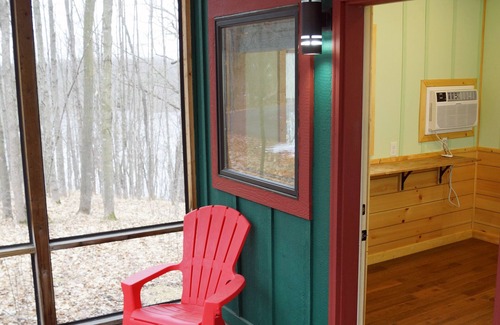 Glenwood City Cabina | Quaint 1-bedroom camper cabin in County Park!