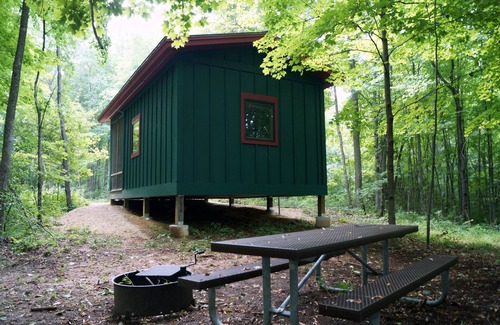 Glenwood City Cabina | Quaint 1-bedroom camper cabin in County Park!
