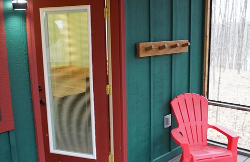 Glenwood City Cabina | Quaint 1-bedroom camper cabin in County Park!