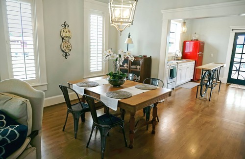 Brenham Casa | Quaint 1920's Bungalow in a beautiful rural setting.