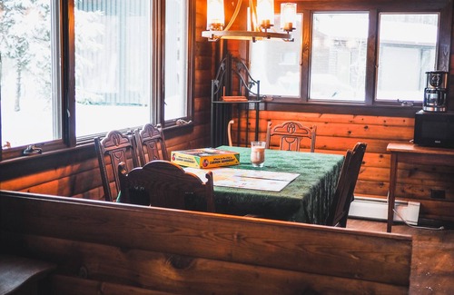 Lac du Flambeau Cabina | Quaint 2-bedroom Pan Abode Cedar Log cabin on FENCE LAKE in Lac du Flambeau.