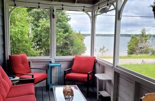Lower Montague Cabaña | Quaint 2 bedroom water view cottage. Near great golfing, beaches and breweries.