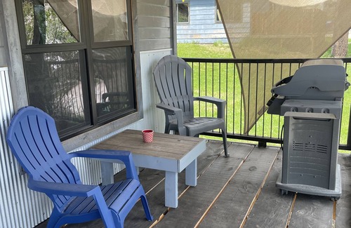 Deadwood Cabina | Quaint 2 Bedroom Cabin located in the heart of the Black Hills with garage