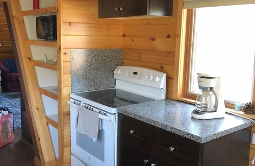 Spencer Cabina | Quaint 2-bedroom waterfront Aframe cabin