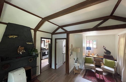 Geneva-on-the-Lake Cabaña | Quaint 2br/1ba cottage on private lake w/hot tub. Walk to Lake Erie/ GOTL Strip