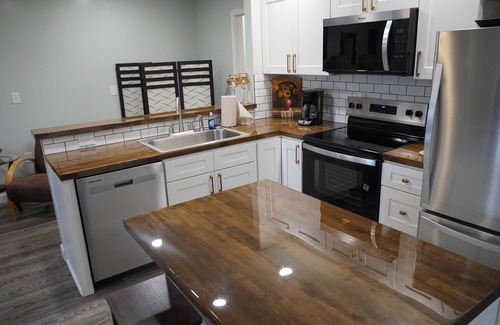 Fulton Apartamento | Quaint 2BR/2BA Apartment – Rustic Country Charm in the Heart of Downtown Fulton