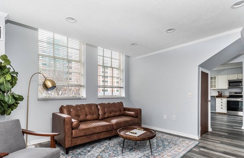Thompson Square - Bunker Hill Apartamento | Quaint 2BR Condo in Charlestown