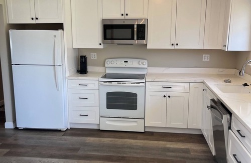 Half Moon Bay Casa | Quaint 3-bedroom house fenced yard firepit, WiFi HalfMoonBay 3 blocks from beach