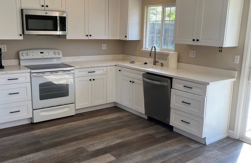 Half Moon Bay Casa | Quaint 3-bedroom house fenced yard firepit, WiFi HalfMoonBay 3 blocks from beach