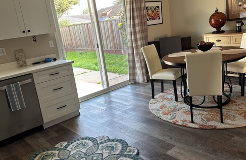 Half Moon Bay Casa | Quaint 3-bedroom house fenced yard firepit, WiFi HalfMoonBay 3 blocks from beach