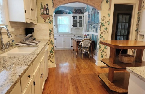 College Hill Casa | Quaint 4-bedroom home located in Wichita’s adorable College Hill