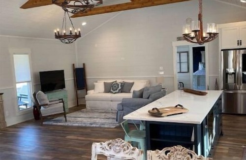 Nolensville Cabaña | Quaint and charming cottage on 10 beautiful acres! Enjoy peace and country life!