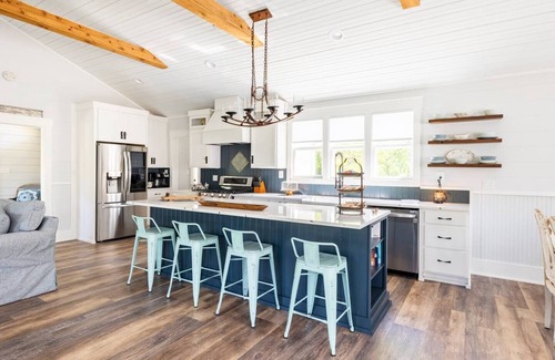 Nolensville Cabaña | Quaint and charming cottage on 10 beautiful acres! Enjoy peace and country life!