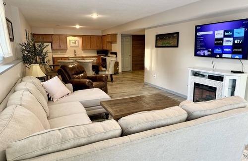 River Falls Apartamento | Quaint and Close to Town