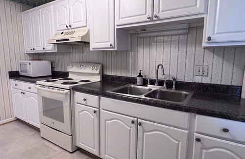 Rosewood Condominio | Quaint and cozy 2 Bed, 1 Bath