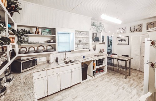 Tahlequah Apartamento | Quaint and Cozy: Experience Small-Town Living in Our Charming Apartment