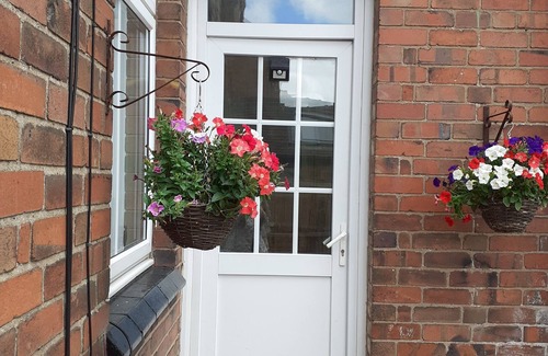 Oakengates Cabaña | Quaint and pretty Shropshire cottage