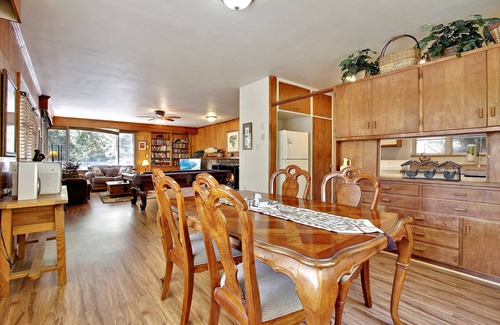 Gatlinburg - Pigeon Forge Cabaña | Quaint and private mountain stone and wood cottage