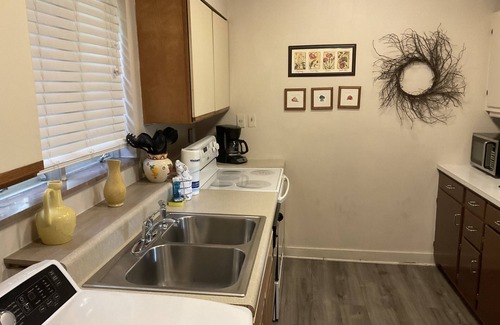 Gatlinburg - Pigeon Forge Cabaña | Quaint and private mountain stone and wood cottage