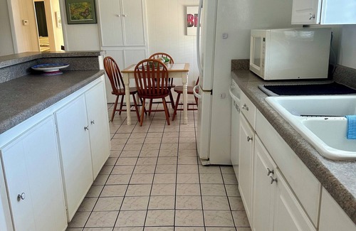 Sebastian Casa | Quaint and quiet small fishing village, 960 sq ft home, convenient location!