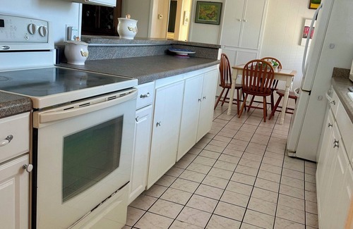 Sebastian Casa | Quaint and quiet small fishing village, 960 sq ft home, convenient location!