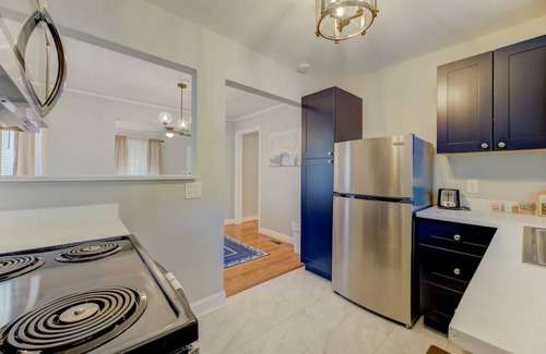 Rosewood Casa | Quaint and Updated Columbian Cottage: Sleeps four!