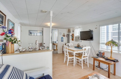 Avalon Cabaña | Quaint Avalon Cottage < Half-Mi to Beaches!