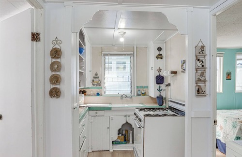 Avalon Cabaña | Quaint Avalon Cottage < Half-Mi to Beaches!