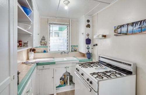 Avalon Casa | Quaint Avalon Cottage Less Than Half-Mi to Beaches!