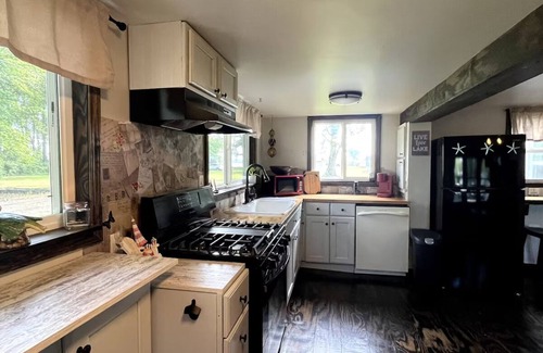 Gypsum Apartamento | Quaint Bay Cottage Retreat W/ Sunsets & Hot Tub