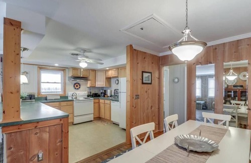 Rehoboth by the Sea Cabaña | Quaint Beach Block Cottage, 100 steps to the beach