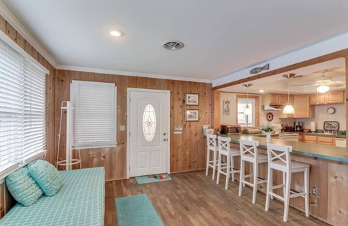 Rehoboth by the Sea Cabaña | Quaint Beach Block Cottage, 100 steps to the beach