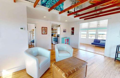Vilano Beach Casa | Quaint Beach View St Aug Home - Lasolas