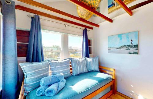 Vilano Beach Casa | Quaint Beach View St Aug Home - Lasolas