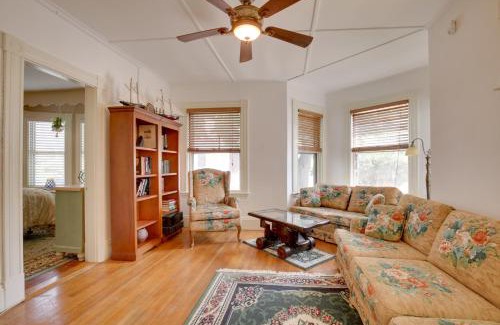 Beverly Casa | Quaint Beverly Townhome Walk to Beach and Downtown!