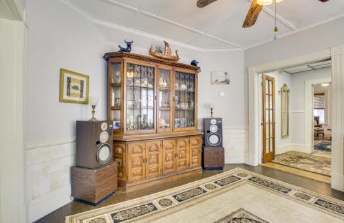 Beverly Casa | Quaint Beverly Townhome Walk to Beach and Downtown!