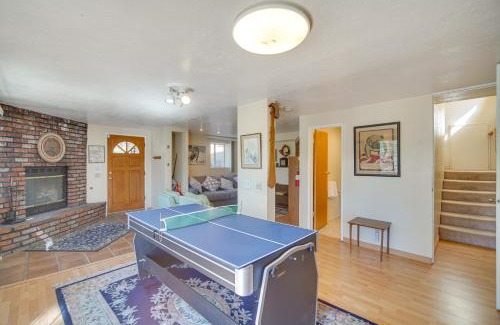 Whispering Forest Casa | Quaint Big Bear Home with Hot Tub 4 Mi to Skiing!