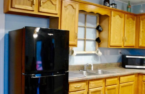 Estillfork Cabaña | Quaint Blue Lake Cottage