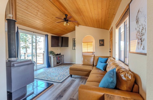 Springville Cabina | Quaint Cabin overlooking Peppermint Falls Ranch