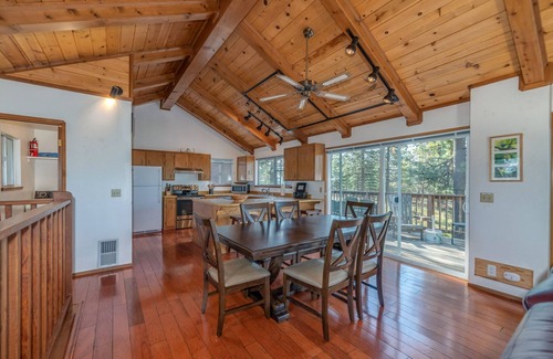 Arnold Cabina | Quaint Cabin Tucked Away in Arnold w/Private Hot Tub and Great View!