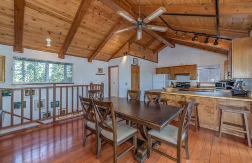 Arnold Cabina | Quaint Cabin Tucked Away in Arnold w/Private Hot Tub and Great View!