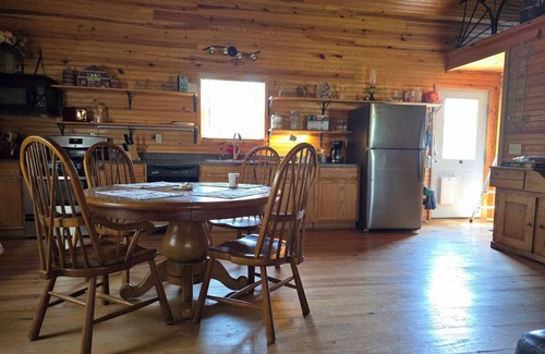 Weaubleau Cabina | Quaint cabin with AC in Weaubleau