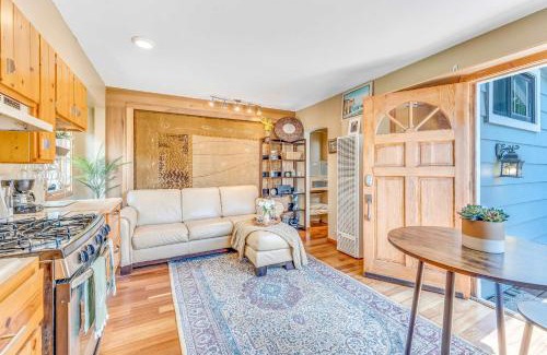 Carmel Woods Casa | Quaint Carmel - Bungalow Close to Beach