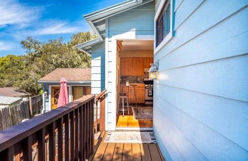 Carmel Woods Casa | Quaint Carmel - Bungalow Close to Beach