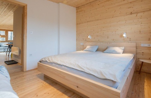 Lovinac Chalet De Esquí | Pintoresco Chalet en Drenovac Radučki entre los Árboles
