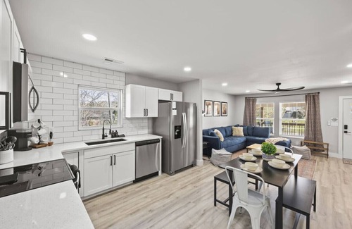 Knoxville Casa | Quaint & Charming Knoxville Cottage
