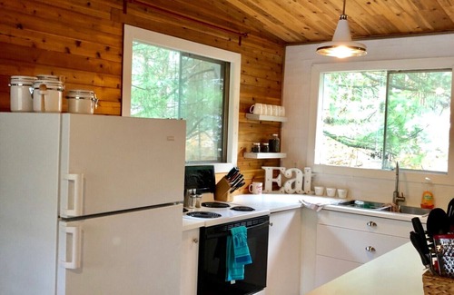 Port Franks Cabaña | Cottage renovado, pintoresco de 4 BDRM en Port Franks en el Lago Huron - A pasos de la playa