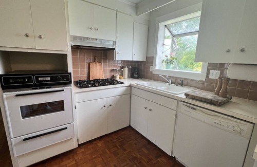 Dartmouth Apartamento | Quaint Coastal Cottage in Padanaram