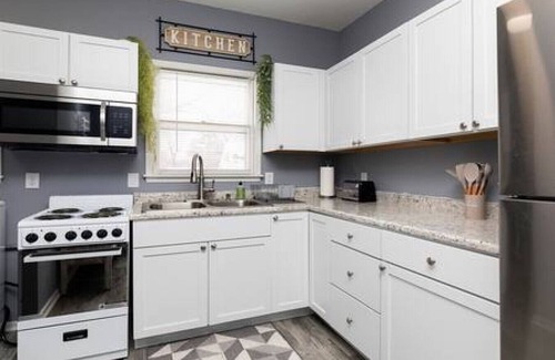 Des Moines Casa | Quaint & Comfy 3 Bedroom - 3min to Downtown!